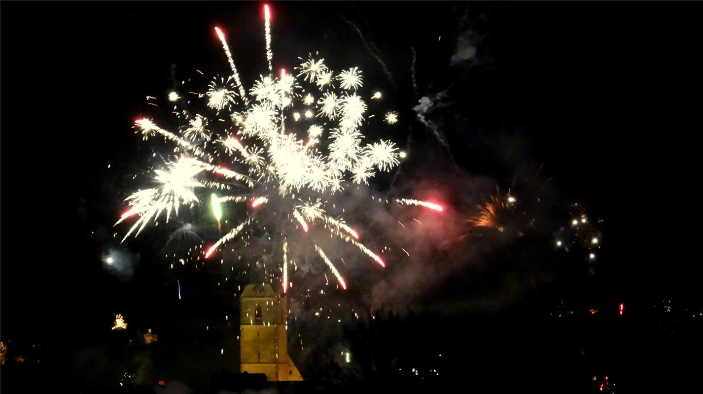 Der Gärtringer Michael Enz hat das Feuerwerk an Silvester über der St.-Veit-Kirc...