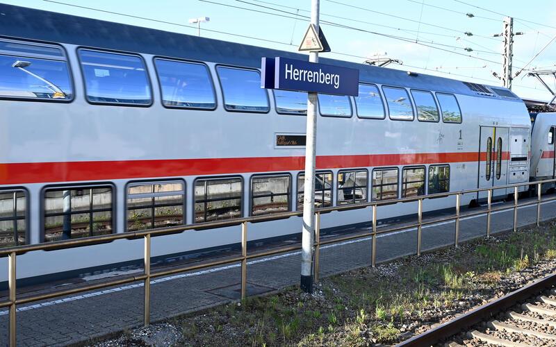 Der Gäubahn-Intercity soll das Gäu künftig links liegenlassen. GB-Foto: Holom