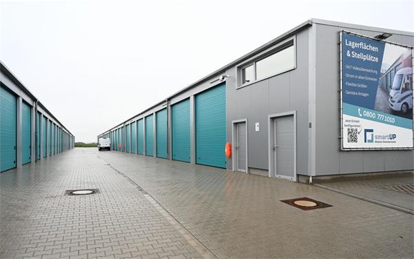 Der Garagenpark bietet im Norden des Oberjettinger Gewerbegebiets an der Emminger Straße allerlei Möglichkeiten zur Lagerung. GB-Foto: Holom