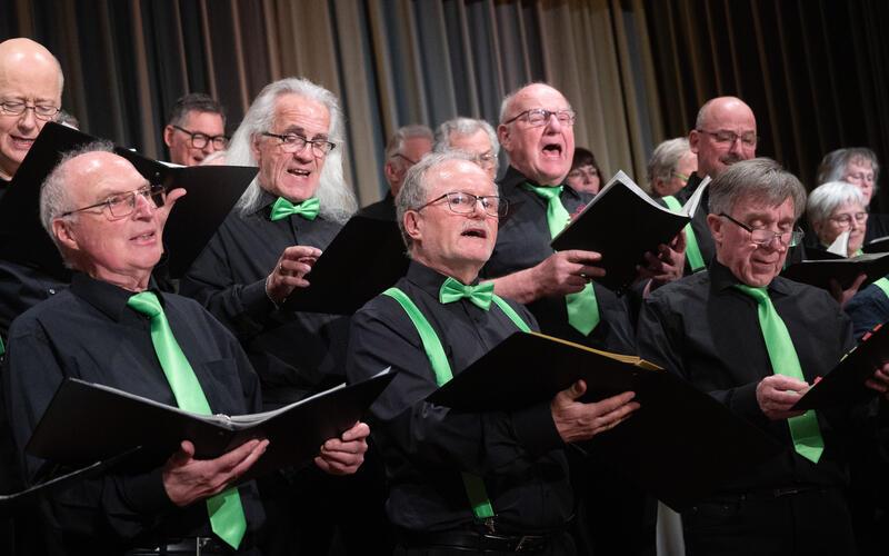 Der Gesangverein bot einen vom Klavier begleiteten Mix aus englischen und deutschen Popsongs und Balladen. GB-Foto: Schmidt