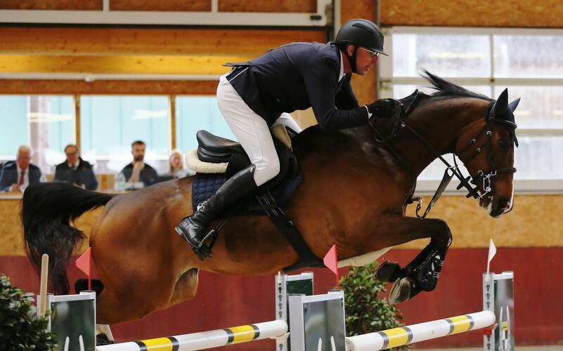 Der Große Preis von Weilheim/Teck geht siegreich an den Gültsteiner Frieder Dietterle auf Springpferd Corinna. GB-Foto: Häusler