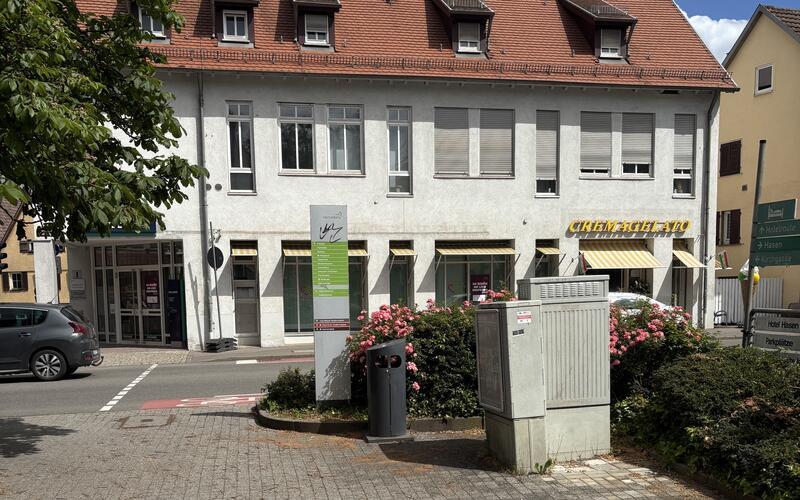 Der Hasenplatz ist um (s)eine Telefonzelle ärmer. GB-Foto: gb