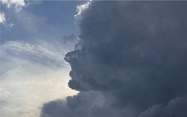 „Der Herr der Lüfte bläst das Gewitter weg“ (aufgenommen von Horst Brodbeck aus Herrenberg)