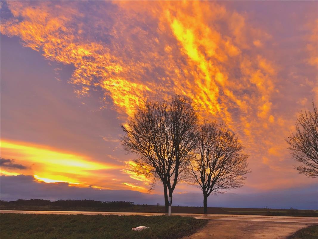 Der Himmel brennt...  Von Eckbert Kaiser aus Hailfingen.