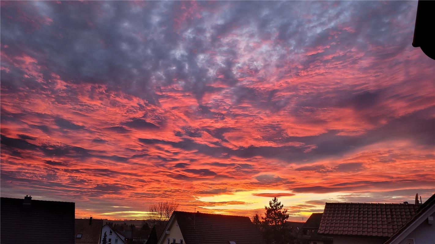 Der Himmel brennt. Von Susanne Marquardt aus Gültstein.