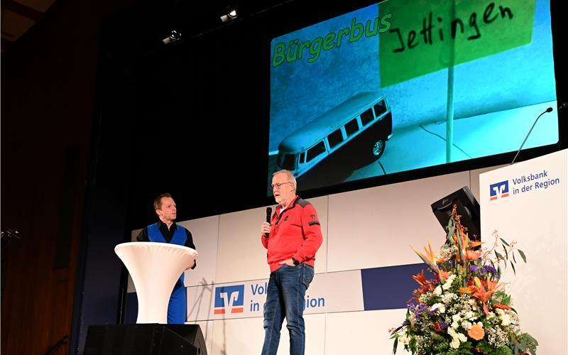 Der Jettinger Bürgerbus (rechts Initiator Elmar Pfitzinger) wurde besonders gewürdigt. GB-Foto: Holom
