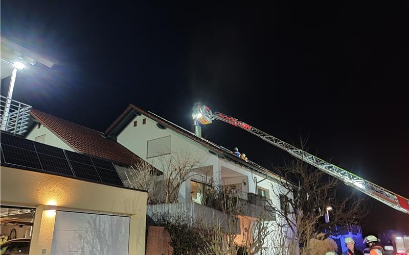 Kaminbrand geht glimpflich aus Der Kaminbrand in Mönchberg am Dienstagabend war nach einer Stunde gelöscht. GB-Foto: SDMG/Dettenmeyer