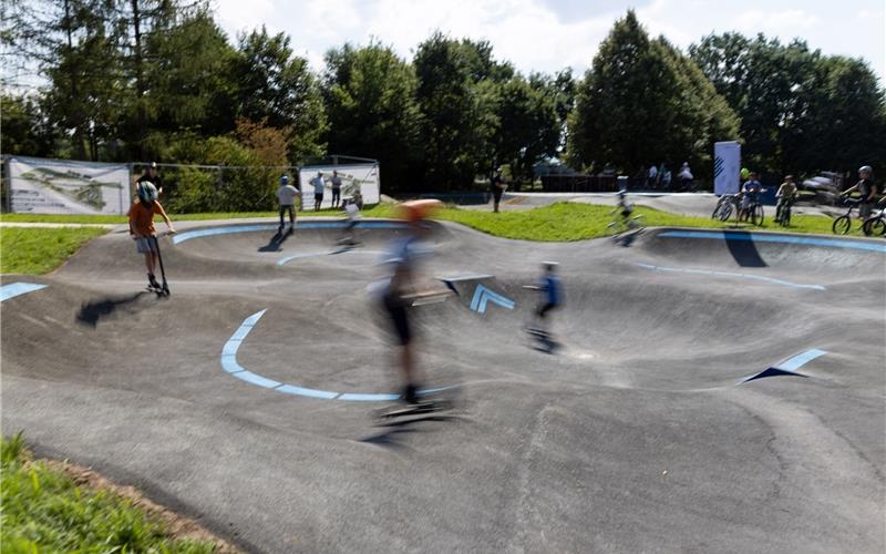 Der Kids-Pumptrack bietet bereits den Jüngsten Fläche für sportliche Betätigung auf Rädern und Rollen. GB-Foto: gb