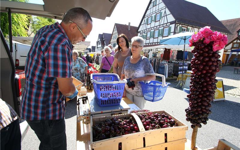 Der Kirschenmarkt im Frühsommer soll bestehen bleiben. GB-Foto (Archiv): Bäuerle