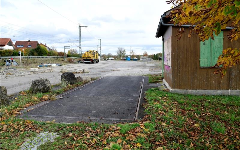 Der Kreis muss angesichts der Zahl an geflüchteten Menschen permanent zusätzlichen Platz für deren Unterbringung schaffen. Nun soll – nach Pfäffingen – auch am Bahnhof Altingen eine Containeranlage errichtet werden. GB-Foto: Holom