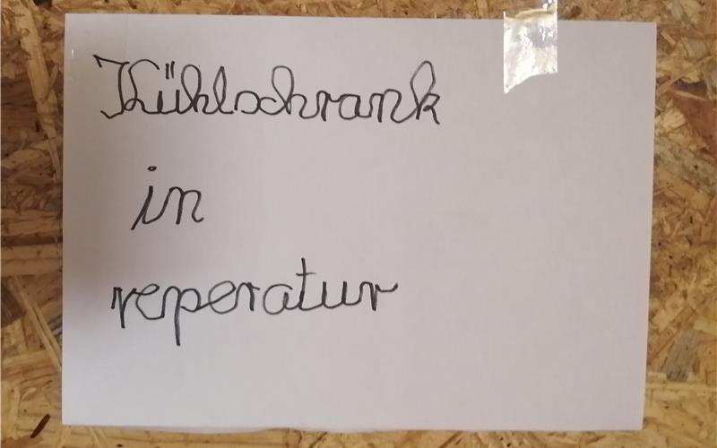 Der Kühlschrank, der auf dem rechten oberen Bild im Hintergrund zu sehen ist, ist mittlerweile verschwunden. GB-Fotos: gb