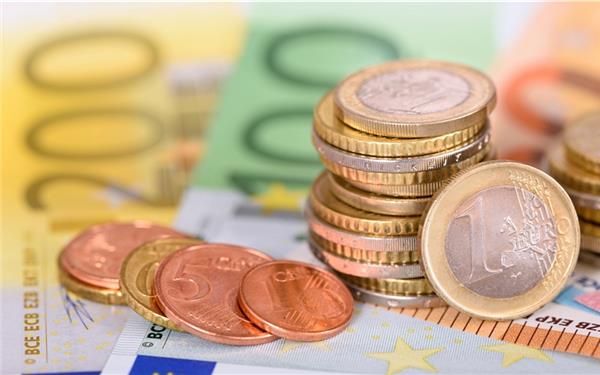 Der Leiter einer Filiale eines Optikerbetriebs fingierte Rechnungen zu seinem eigenen Vorteil. GB-Foto: Wolfilser - stock.adobe.com
