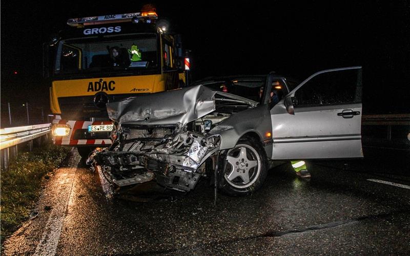 Der Mercedes nach dem Unfall