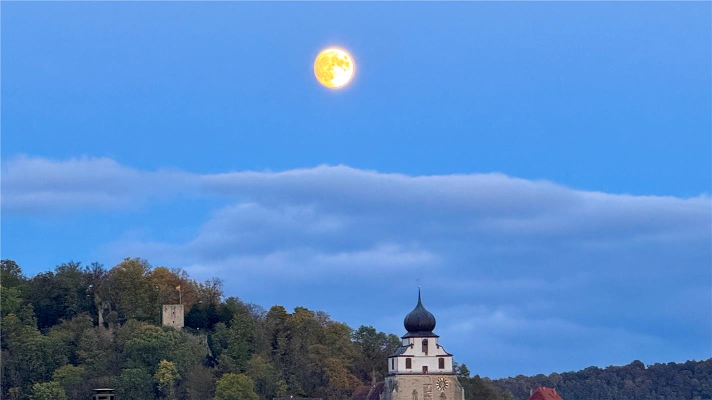 Der Mond ist aufgegangen... oder die Stiftkirche ausgeleuchtet. Von Horst Brodbe...