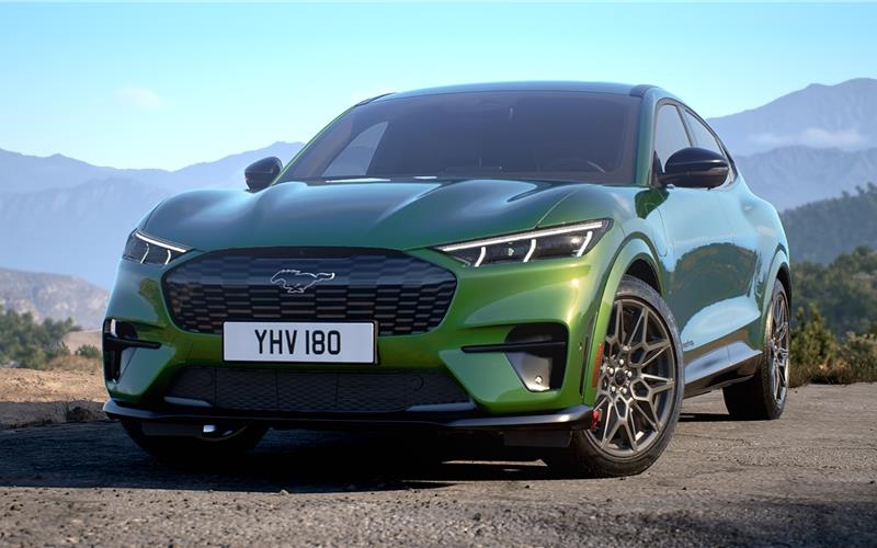 Der Mustang Mach-E hat im Modelljahr 2025 sportliche Stilelemente hinzugewonnen. GB-Foto: Ford