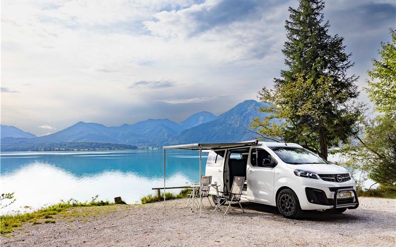 Der Vivaro verwandelt sich in ein Reisemobil Der Opel Vivaro wirdmit dem AusbauspezialistAlpincamper zumpraktischen Wohn- undReisevan.GB-Foto: Muschalla