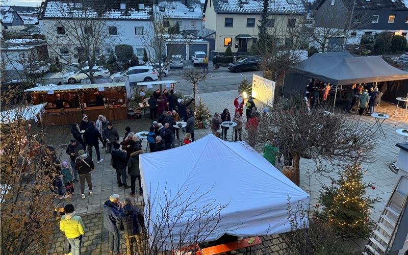Der Parkplatz wurde zum Weihnachtsmarkt. 