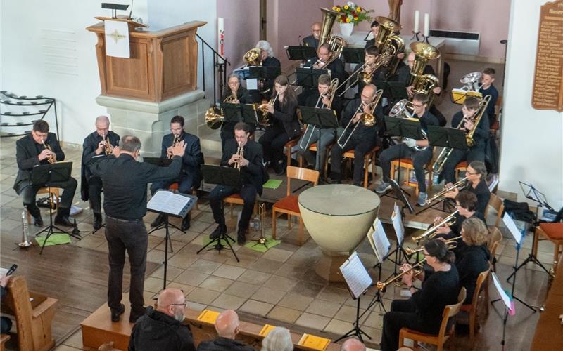 Der Posaunenchor unter der Leitung von Karl Wacker bei seinem Konzert in der Deckenpfronner Nikolauskirche.GB-Foto: Vecsey