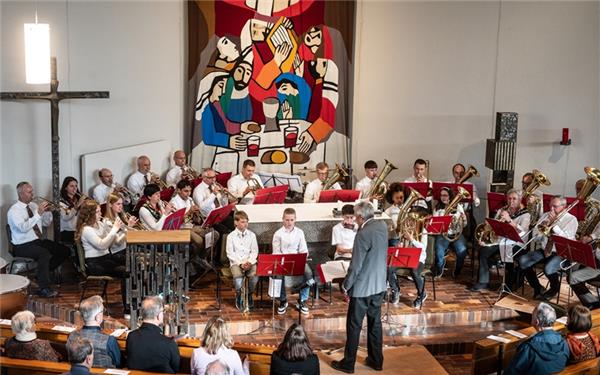 Der Posaunenchor wich in diesem Jahr in die katholische Kirche Gut-Hirten aus. GB-Foto: Schmidt