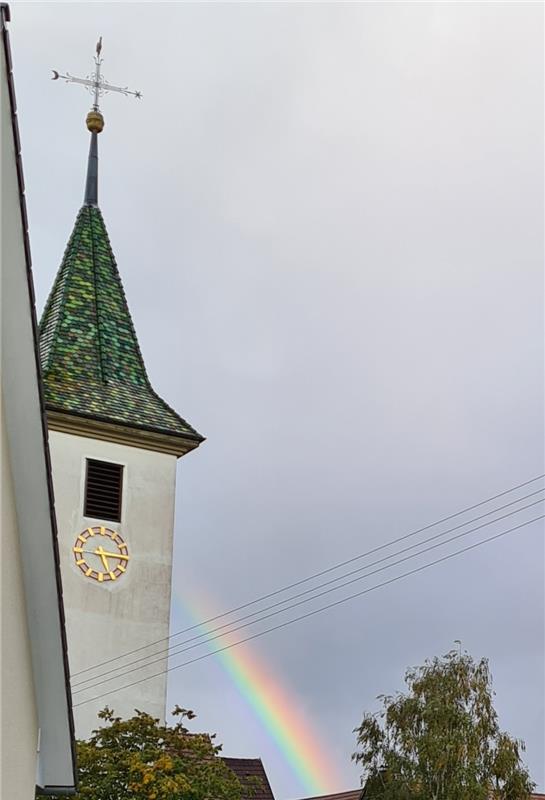 Der Regenbogen im Dialog mit der Haslacher Kirche. Stephanie Brachtl hat das Bil...