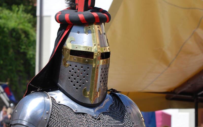 Der Ritter hat sich in Schale geworfen. GB-Foto: Ritterspiele