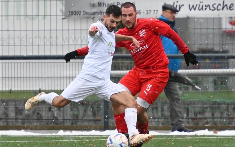 Der SV Nufringen (rot) präsentiert sich in der Kreisliga A2 momentan in stabiler Verfassung. GB-Foto: Vecsey