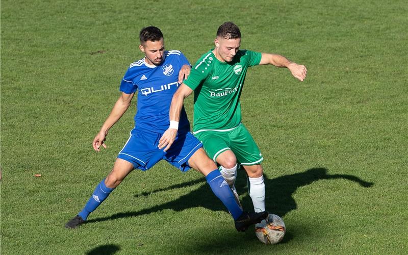Der SV Rohrau (blau) und der VfL Herrenberg treffen im Viertelfinale des Bezirkspokals aufeinander GB-Foto: Schmidt
