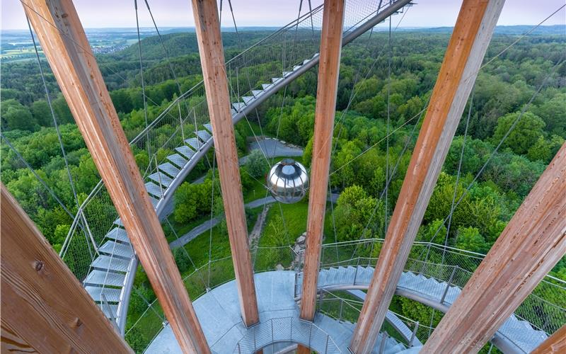 Der Schönbuchturm bietet spannende Ausblicke GB-Foto: gb