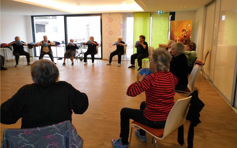 Im Stuhlkreis bei Volksmusik ins Schwitzen kommen