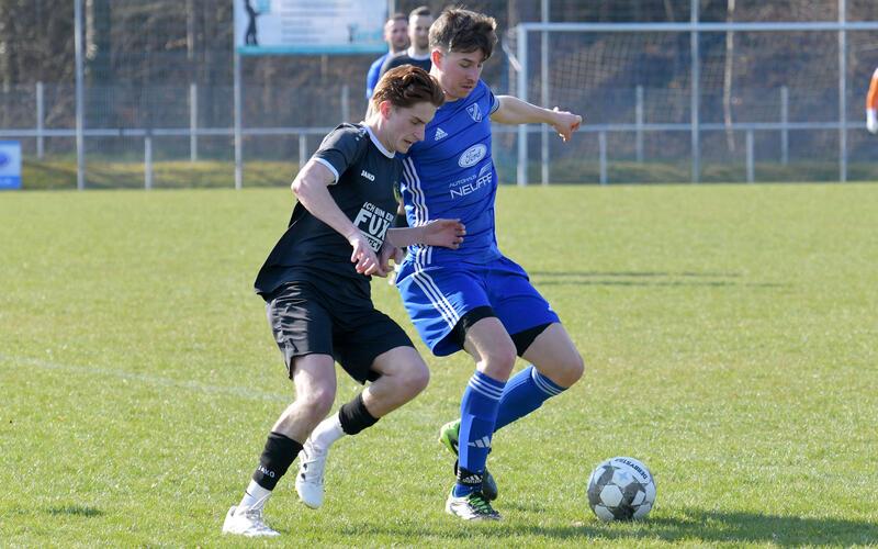 Der TSV Kuppingen (blau) hat wichtige Punkte verpasst. GB-Foto: Holom