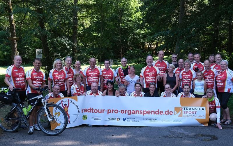 Der Tross der Radtour-pro-Organspende bei seiner Zwischenstation in Böblingen. Zweiter von links: der Gärtringer Mathias Greb. GB-Fotos: Reichert