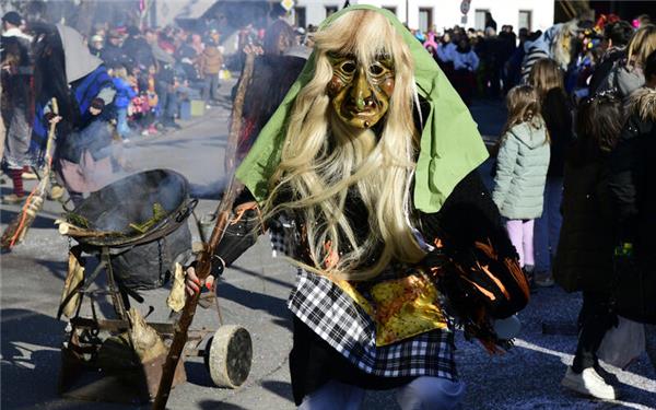 Der Umzug in Altingen - hier ein Bild aus den Vorjahren - beginnt am Samstag um 14.01 UhrGB-Foto (Archiv): Holom