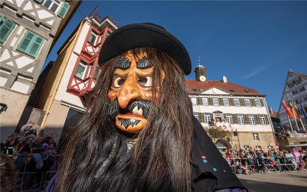 Der Umzug rückt näher. GB-Foto: Vecsey