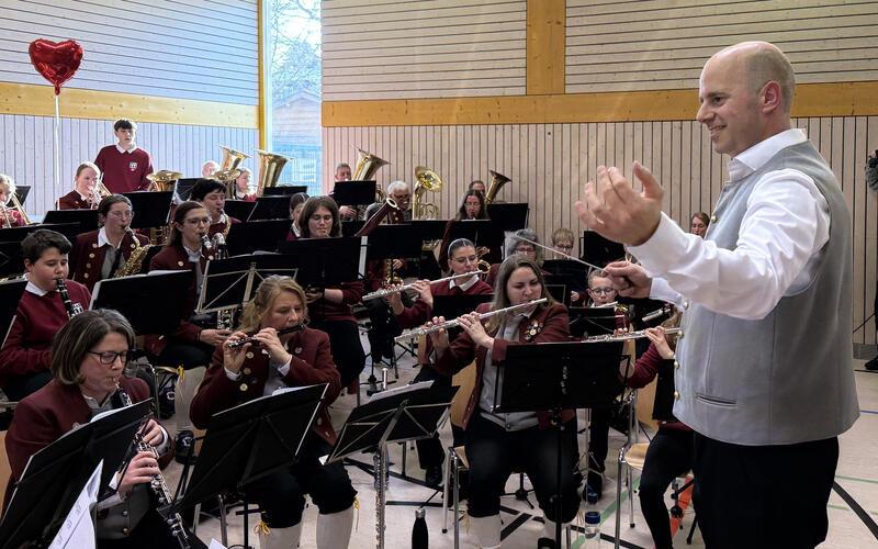 Der Unterjettinger Musikverein präsentierte den jungen Besuchern, was er kann – zahlreiche Kinder lernten spielerisch die Instrumentenwelt des Vereins kennen.GB-Foto: Priestersbach