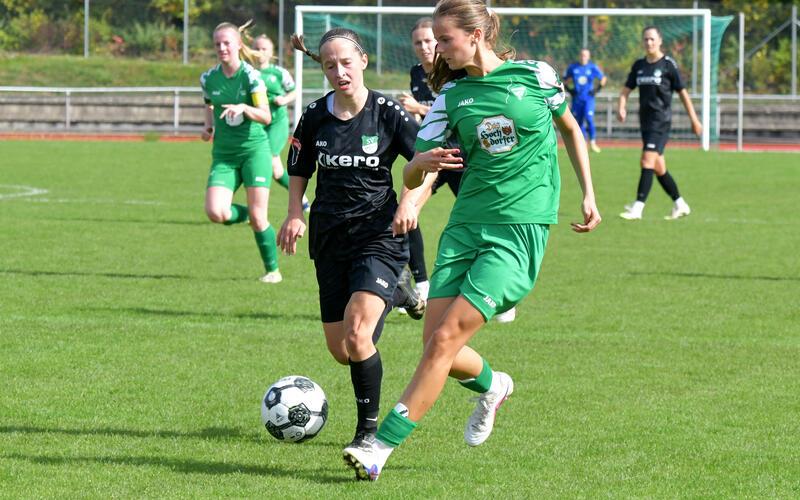 Der VfL Herrenberg (grün) wartet weiter auf den zweiten Saisonsieg. GB-Foto: Holom