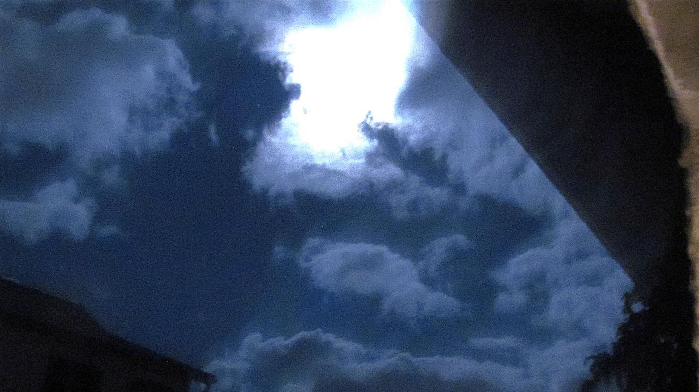 Der Vollmond am Abend des eisigen 3. Januar.  Von Frank Winter aus Nebringen.
