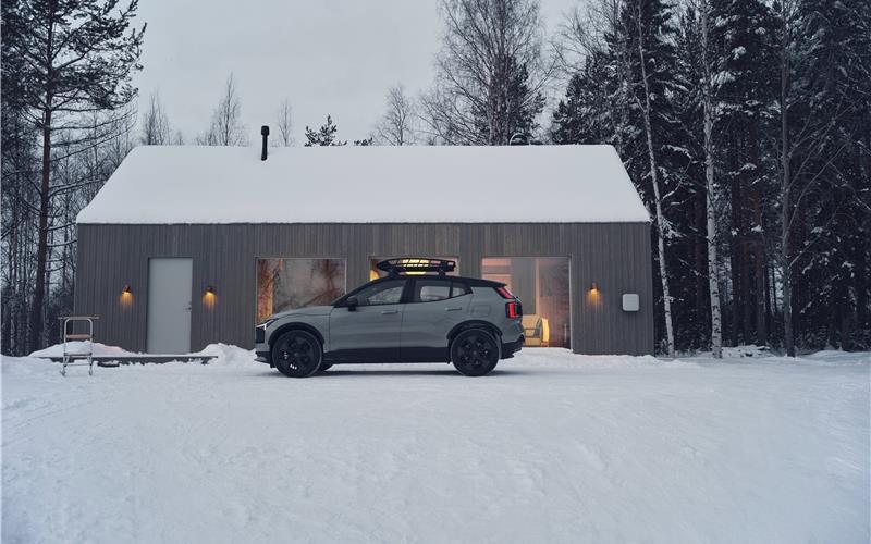 Der Volvo EX30 Cross Country: Markante Stoßfänger, Unterfahrschutz und eine erhöhte Bodenfreiheit zeichnen das Modell aus.GB-Foto: Volvo Cars AB/Daniel Ahlgren