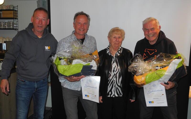 Der Vorsitzende Andreas Löffler (links) ernannte Matthias Marquardt und Edwin Grohs (rechts) zu Ehrenmitgliedern und verlieh Christel Förster die goldene Vereinsehrennadel für 50 Jahre Mitgliedschaft. GB-Foto: Volkmann