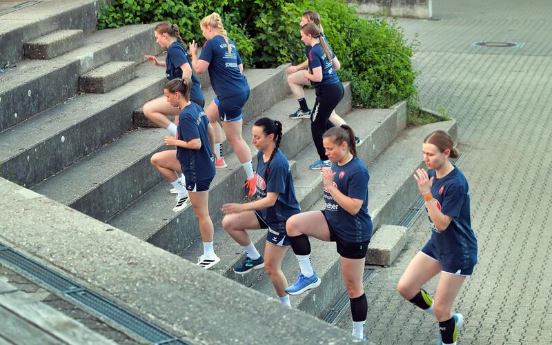 Der Weg nach oben ist steil: Erste Trainingseinheit für die Frauen der SG H2Ku Herrenberg. GB-Fotos: Gebhardt