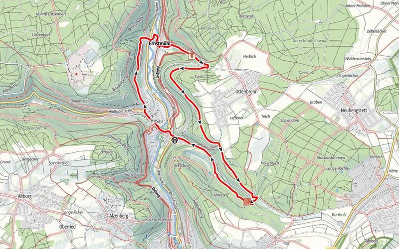 Der Wolfschluchtpfad führt auf Anhöhen und durch Waldstücke.