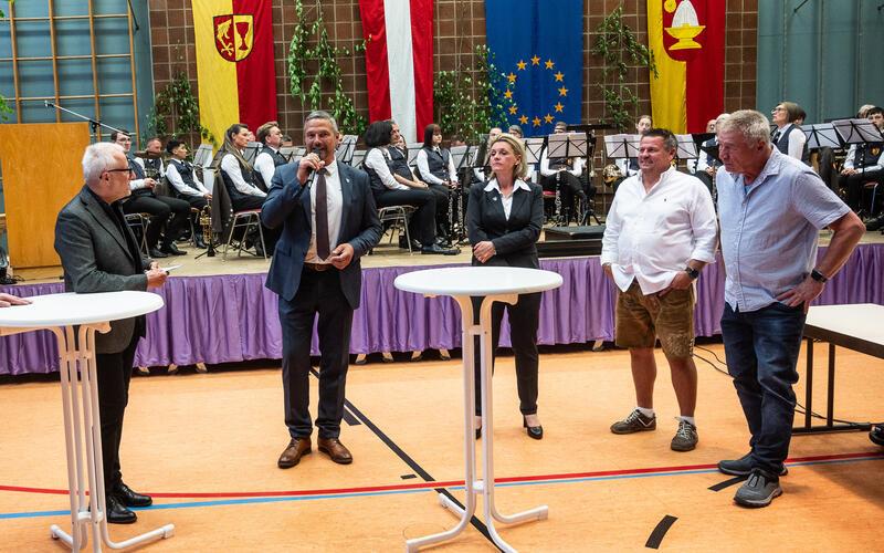 Der ehemalige Ortsvorsteher Norbert Sünder moderierte eine Gesprächsrunde mit Markus Breyer, Heike Kientzle, Uwe Weisz und Werner Schmid (von links). GB-Foto: Schmidt