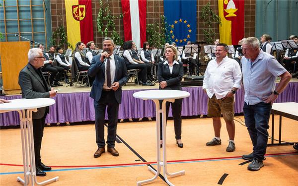 Der ehemalige Ortsvorsteher Norbert Sünder moderierte eine Gesprächsrunde mit Markus Breyer, Heike Kientzle, Uwe Weisz und Werner Schmid (von links). GB-Foto: Schmidt