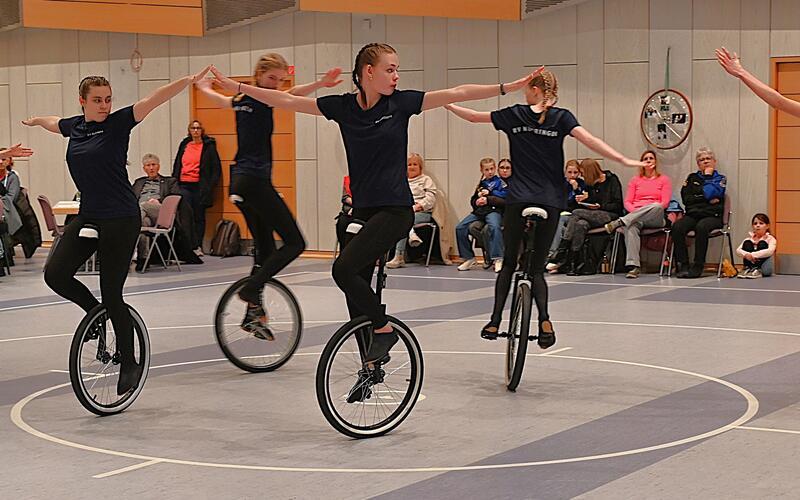 Der erfolgreiche Nufringer Einrad-Sechser mit Kimberly Sudy, Julia Heine, Amelie Faix, Emilie Reinhardt, Johanna Schwitalla undFelicia Prändl. GB-Fotos: Reichert