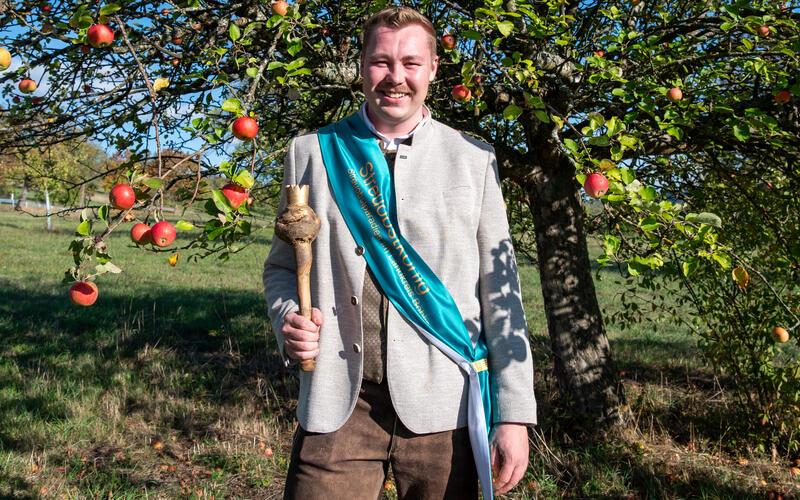 Der erste Streuobstkönig Jahn-Louis Blessing ist gerne in der Natur – und will sein Faible gerade auch an junge Menschen weitergeben. GB-Foto: Nüßle