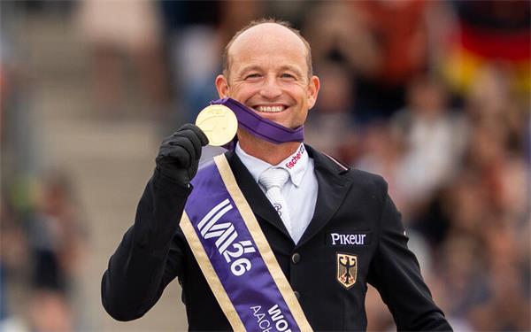 Der frischgebackene Vielseitigkeitsweltmeister Michael Jung startet in Böblingen. GB-Foto: Eibner/Derondeau