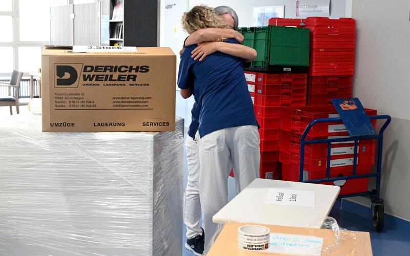 Der letzte Tag im Herrenberger Krankenhaus: Es wird aufgeräumt, geputzt, verpackt und (Abschied) gefeiert. GB-Foto: Holom