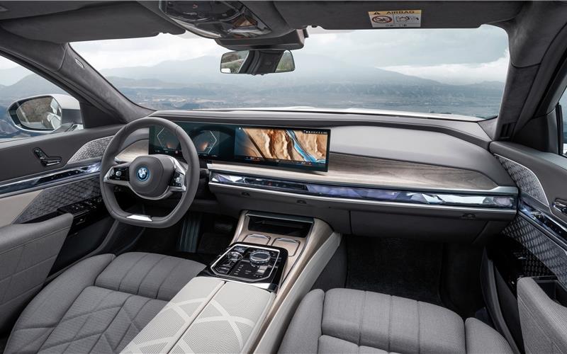 Exklusives Privat-Kino auf Rädern Der neue BMW 7er: Highspeed durch das 5G-fähige Antennensystem.