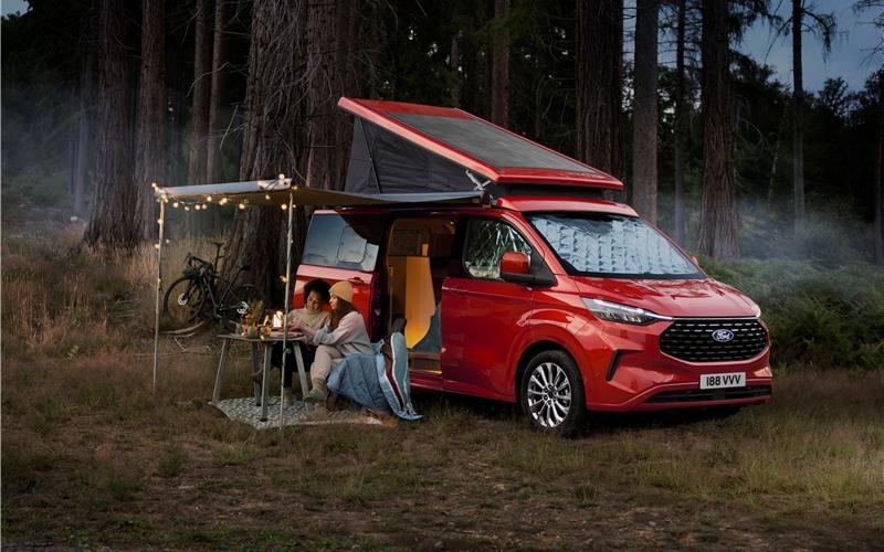 Der neue Ford TransitCustom Nugget setztweiter auf das Konzeptmit getrennten Zonenfür Küche, Wohnen undSchlafen.