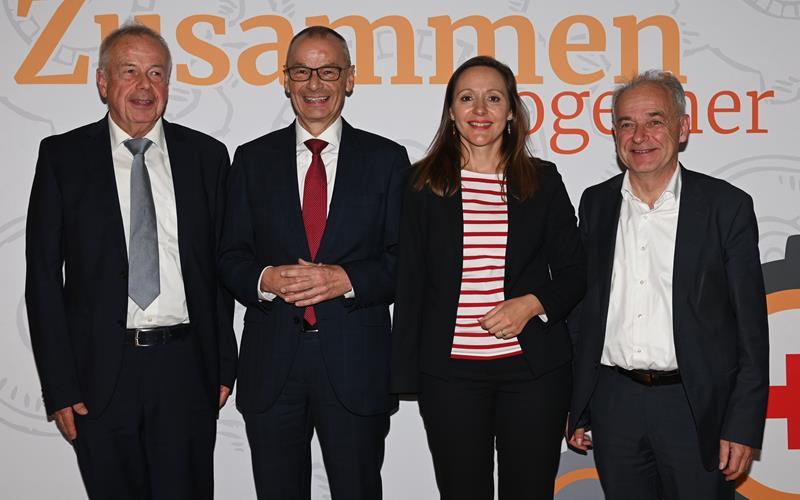 Der neue Vorstand des DRK-Kreisverbands Böblingen (von links): Schatzmeister Gerd Sprecher, Präsident Hans Dieter Scheerer, Vizepräsidentin Jasmina Hostert und Justiziar Dr. Tobias Brenner. GB-Foto: Reichert