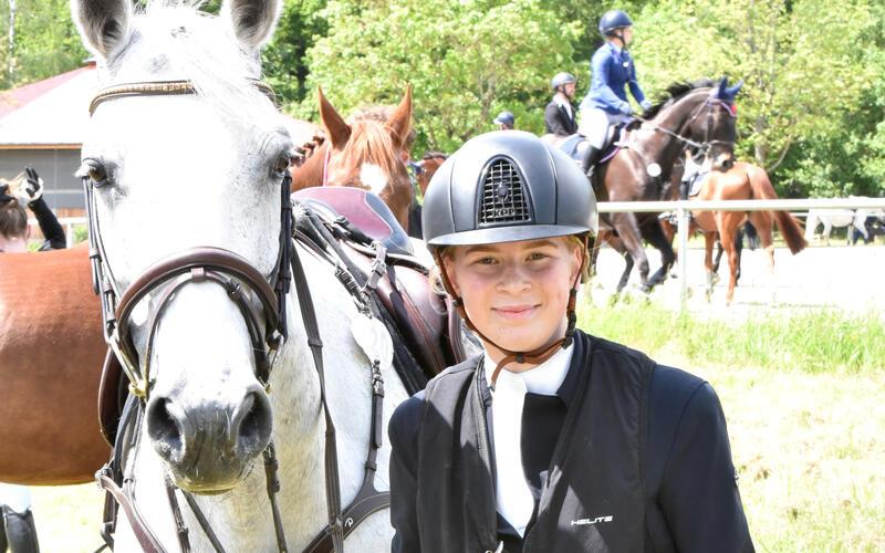 Die 17-jährige Sindlinger Vielseitigkeitsreiterin Enya-Rosa Siewert (RFV Herrenberg) und Montana sind für die Jugend-EM nominiert. GB-Foto: Häusler